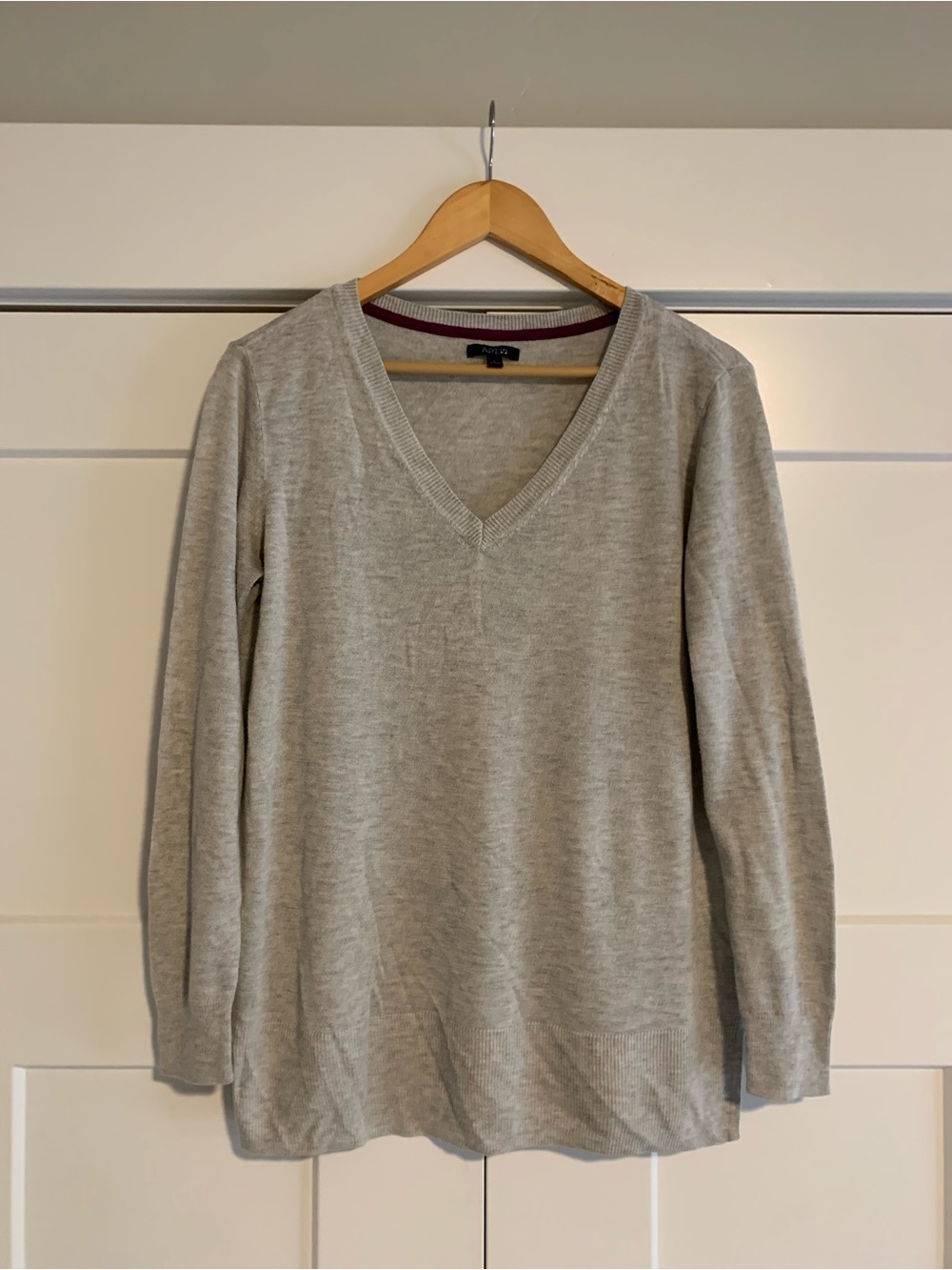 Light V-neck Sweater